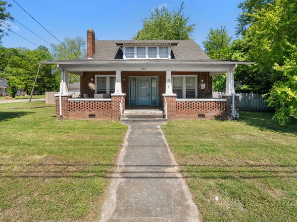 302 W Main St , Decherd, TN 37324