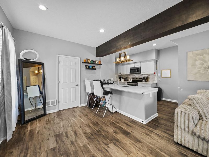 374 N Champion Avenue , Columbus, OH 43203 Photo 10