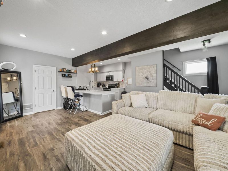 374 N Champion Avenue , Columbus, OH 43203 Photo 11