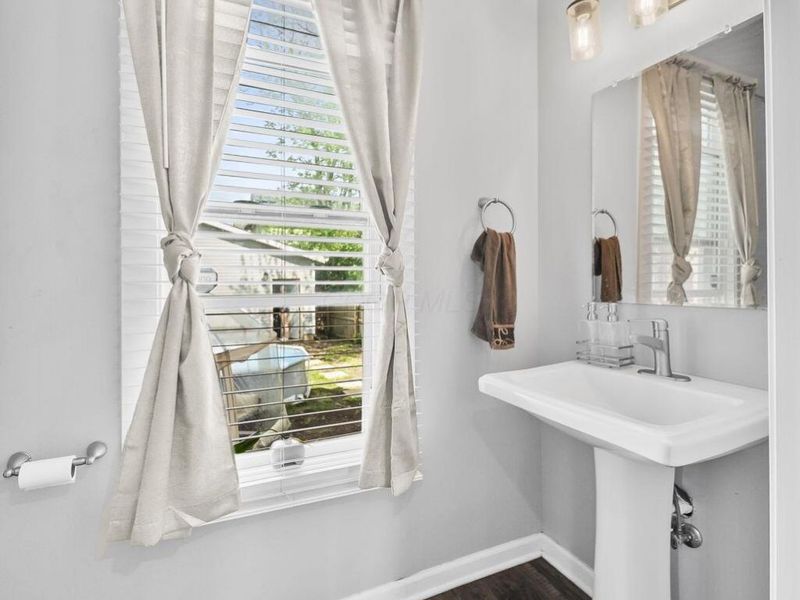 374 N Champion Avenue , Columbus, OH 43203 Photo 12