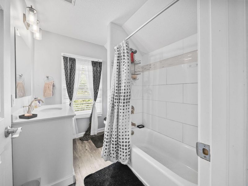 374 N Champion Avenue , Columbus, OH 43203 Photo 20