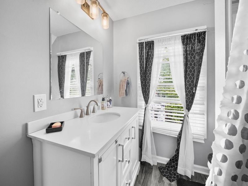 374 N Champion Avenue , Columbus, OH 43203 Photo 21