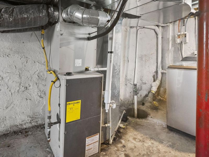 374 N Champion Avenue , Columbus, OH 43203 Photo 23