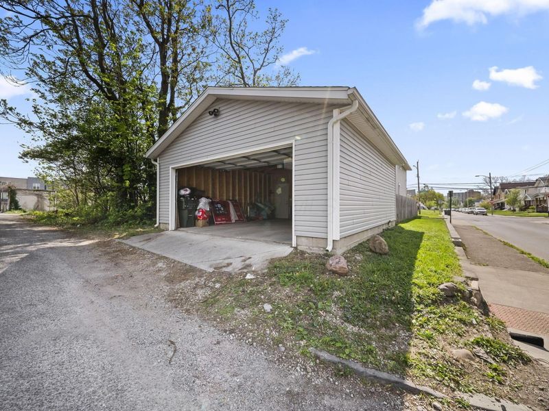 374 N Champion Avenue , Columbus, OH 43203 Photo 26