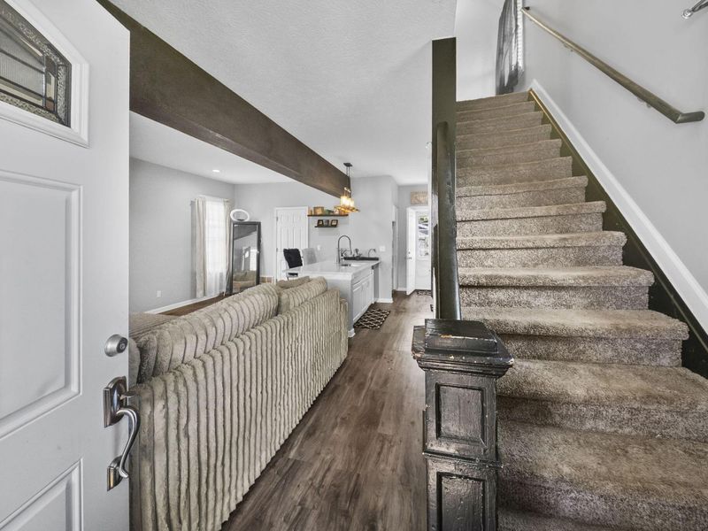 374 N Champion Avenue , Columbus, OH 43203 Photo 4