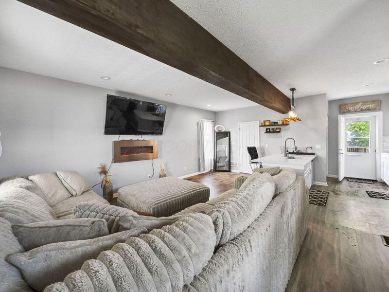 374 N Champion Avenue , Columbus, OH 43203 Photo 5