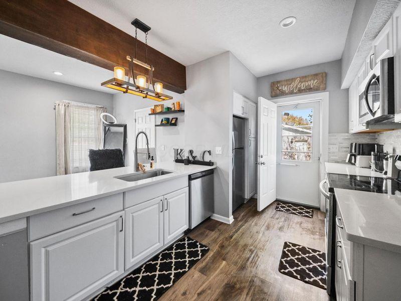 374 N Champion Avenue , Columbus, OH 43203 Photo 6