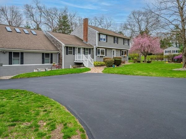 39 Dwelley Ave, Hanover, MA 02339