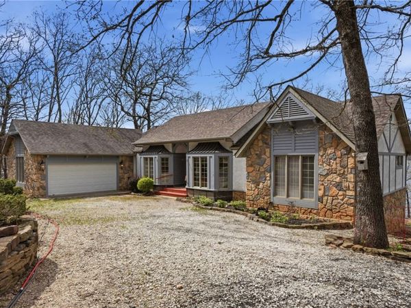 757 Lakeview Drive , Eureka Springs, AR 72631