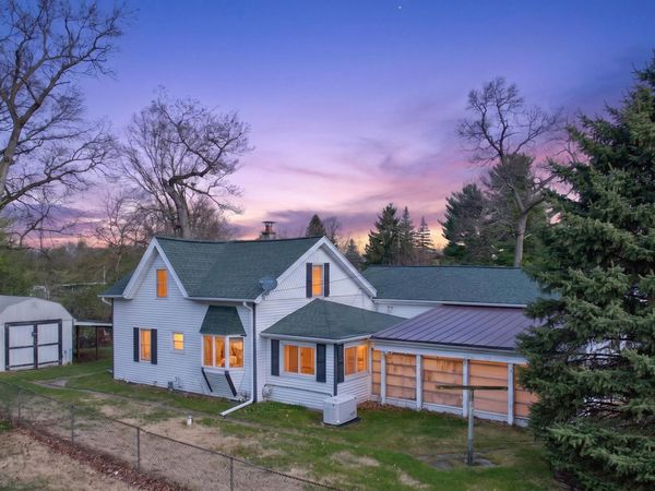 325 Ackerson Lake Drive, Jackson, MI 49201