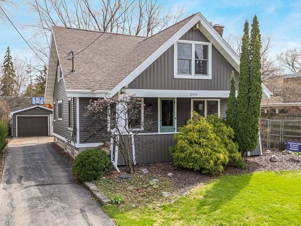 1009 NICOLET BOULEVARD, Neenah, WI 54956