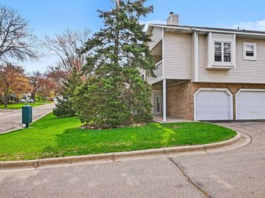 5349 Highpointe Drive, Bloomington, MN 55437