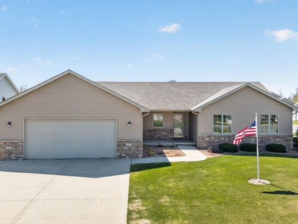 802 Timothy Drive SE, Stewartville, MN 55976