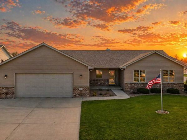 802 Timothy Drive SE, Stewartville, MN 55976