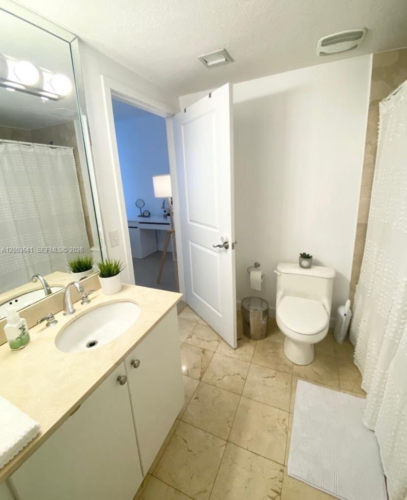 170 SE 14th St , Unit 1504, Miami, FL 33131 Photo