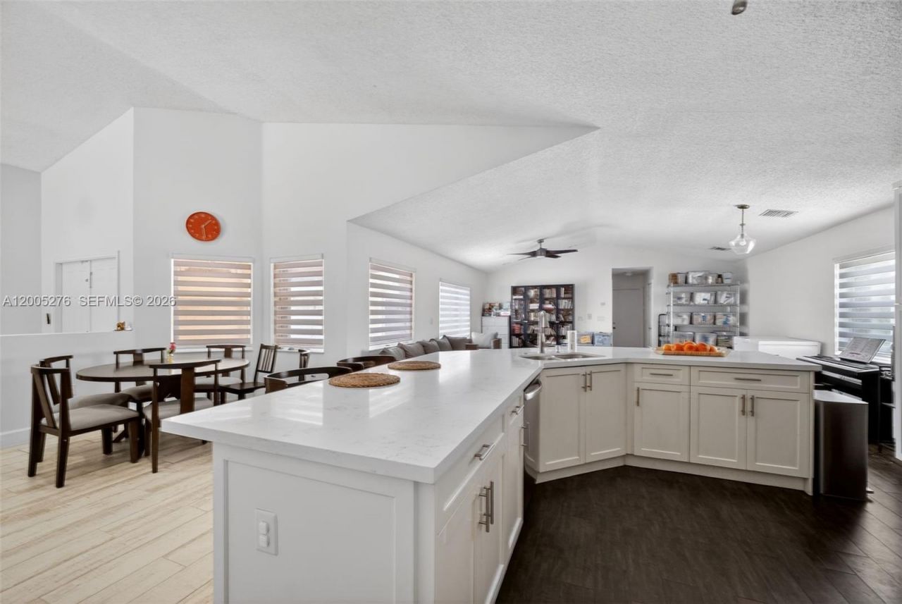 685 SW 198th Ter , Pembroke Pines, FL 33029 Photo