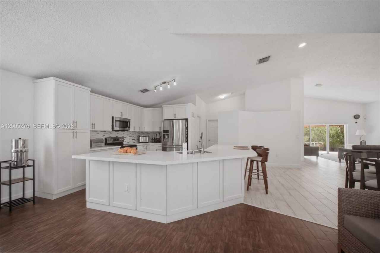 685 SW 198th Ter , Pembroke Pines, FL 33029 Photo