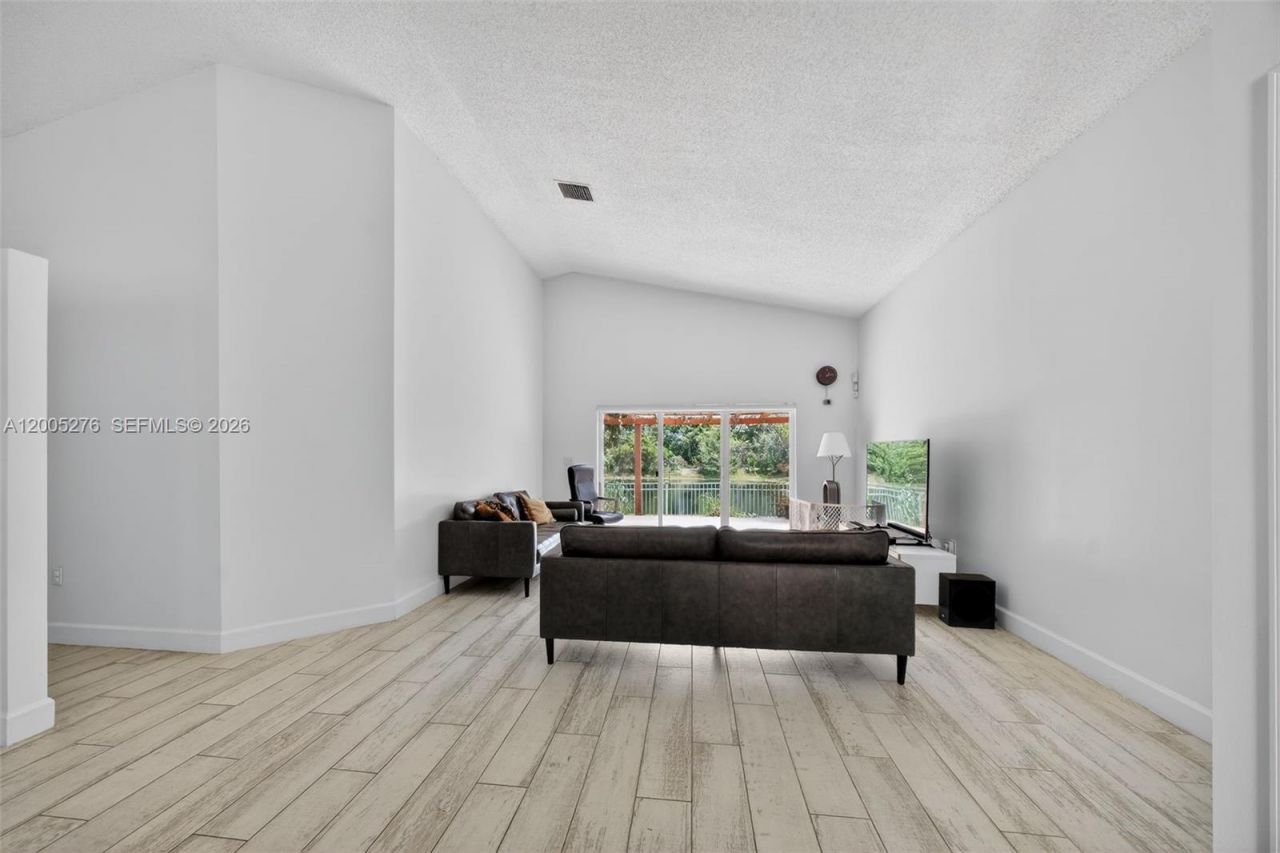 685 SW 198th Ter , Pembroke Pines, FL 33029 Photo