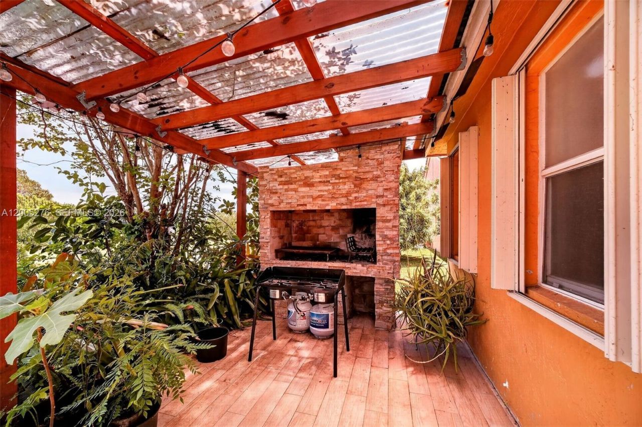 685 SW 198th Ter , Pembroke Pines, FL 33029 Photo