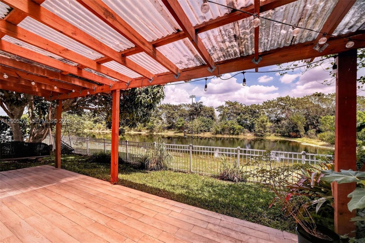 685 SW 198th Ter , Pembroke Pines, FL 33029 Photo