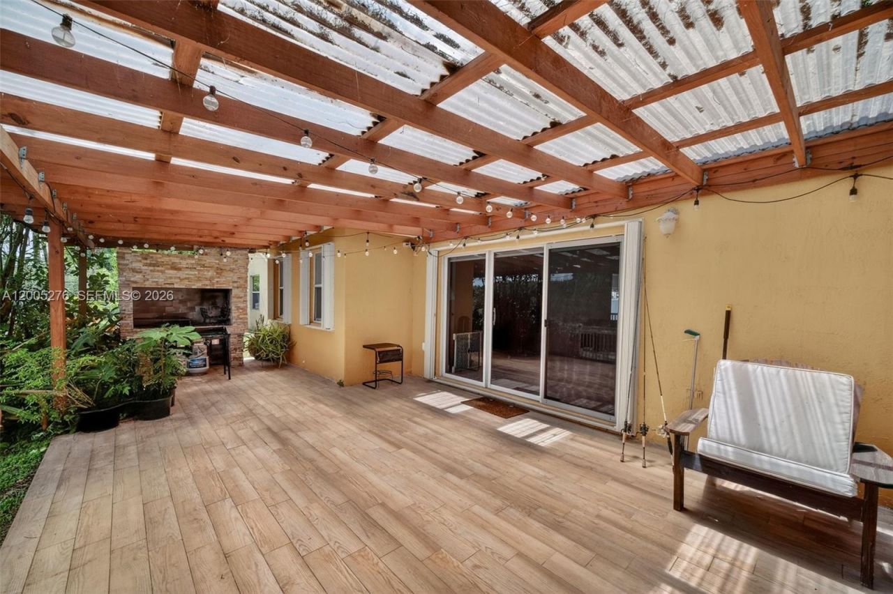 685 SW 198th Ter , Pembroke Pines, FL 33029 Photo