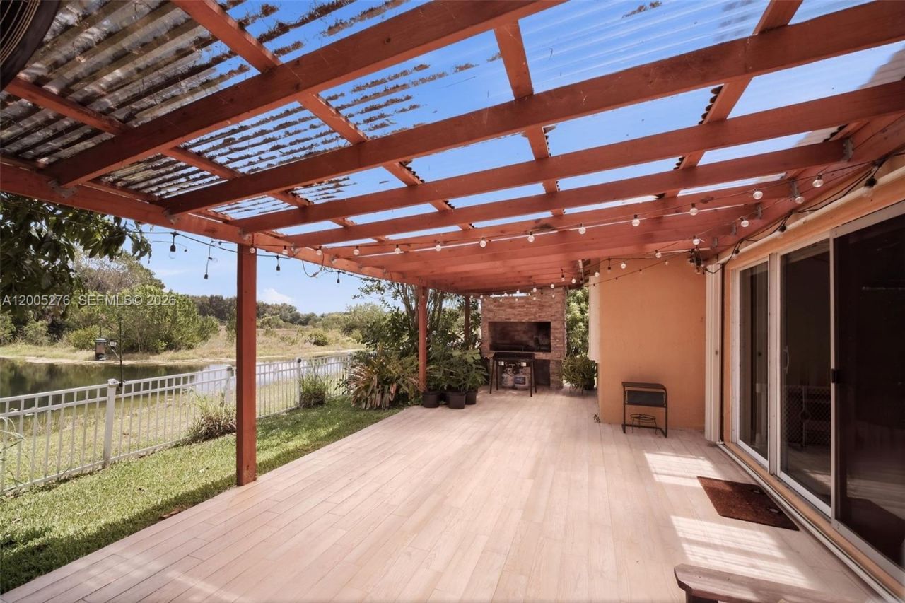 685 SW 198th Ter , Pembroke Pines, FL 33029 Photo