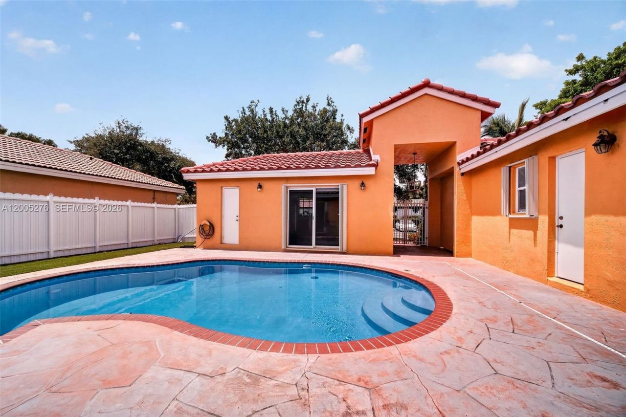 685 SW 198th Ter , Pembroke Pines, FL 33029 Photo