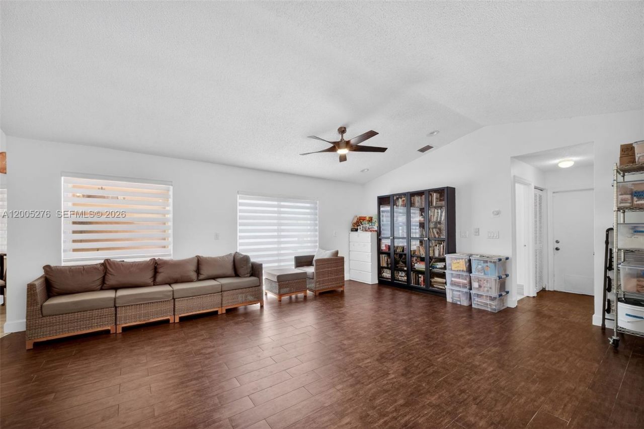 685 SW 198th Ter , Pembroke Pines, FL 33029 Photo