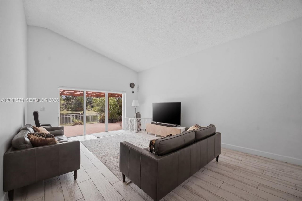 685 SW 198th Ter , Pembroke Pines, FL 33029 Photo