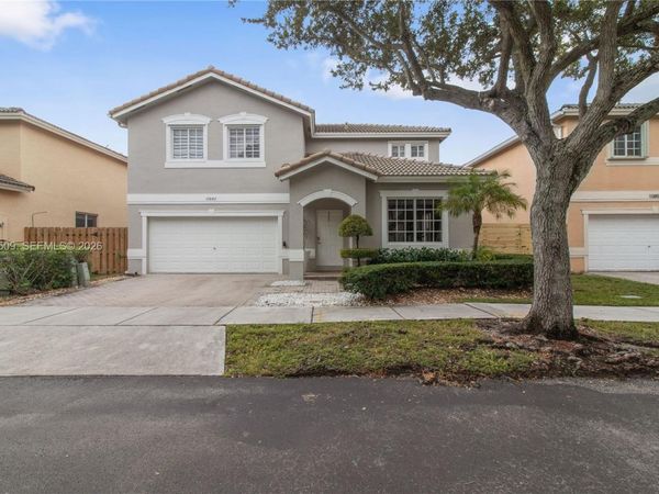 10842 NW 53rd Ln , Doral, FL 33178