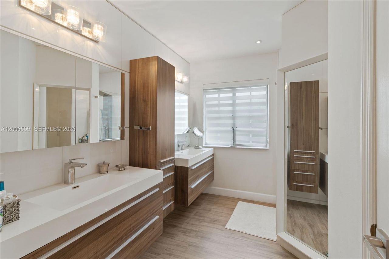 10842 NW 53rd Ln , Doral, FL 33178 Photo