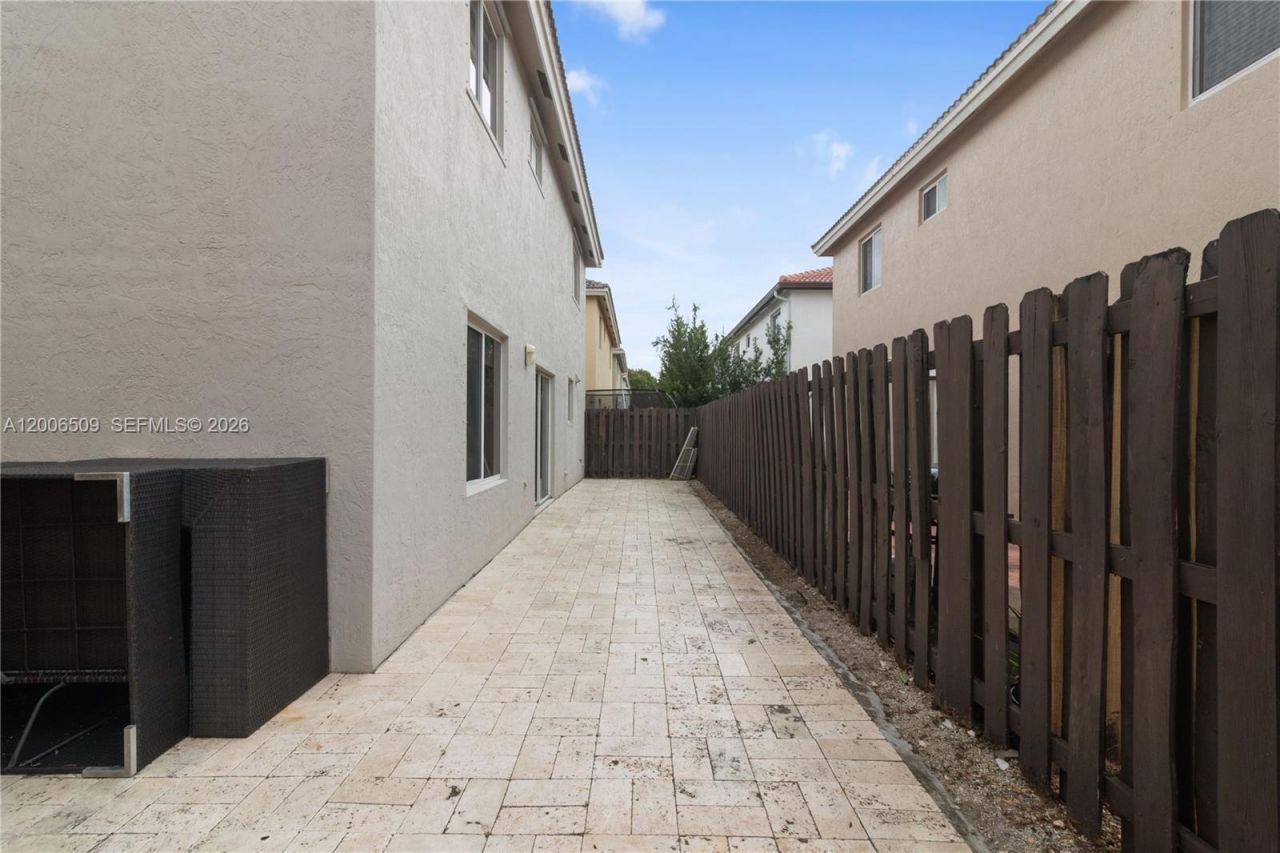 10842 NW 53rd Ln , Doral, FL 33178 Photo