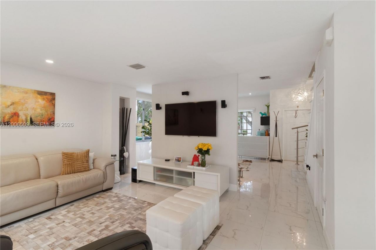 10842 NW 53rd Ln , Doral, FL 33178 Photo