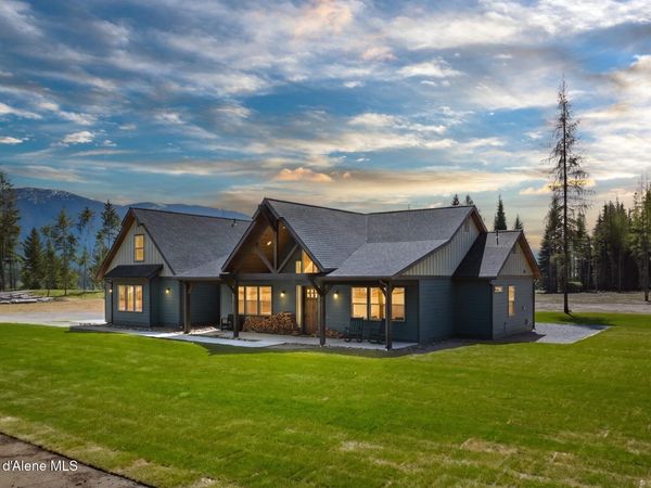 122 Windswept Ct , Naples, ID 83847