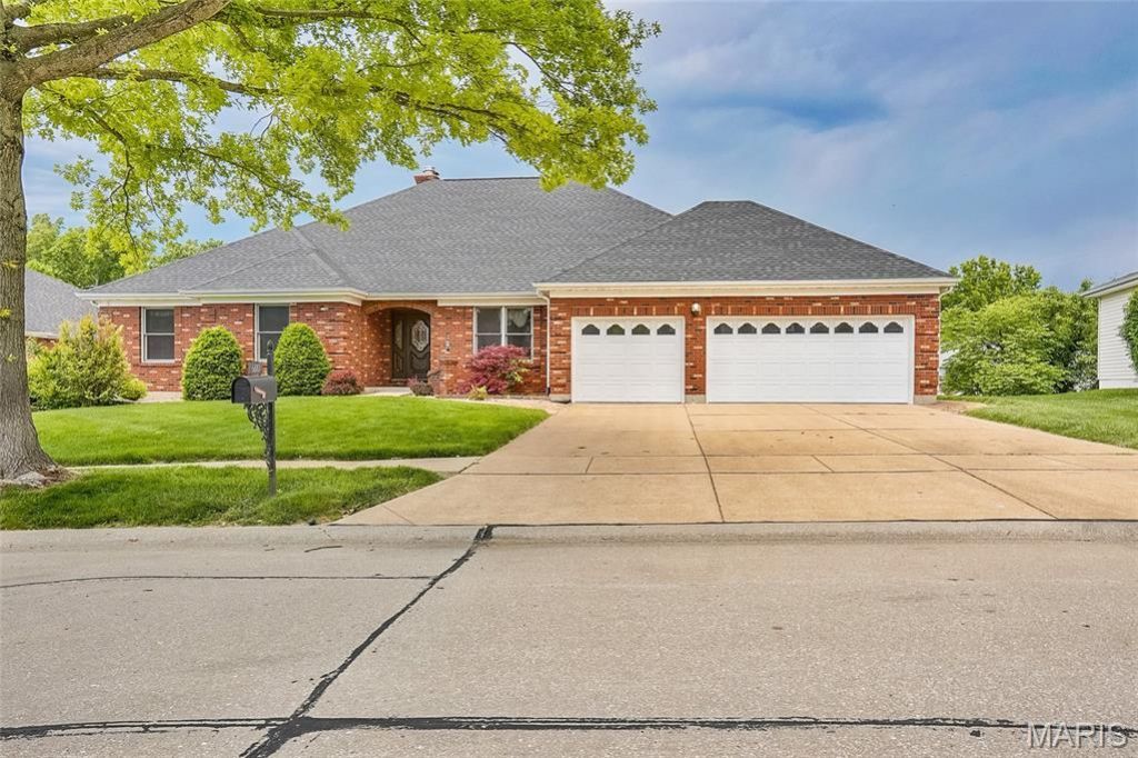 6810 Wynfield Terrace Drive, Saint Louis, MO 63129 Main Photo