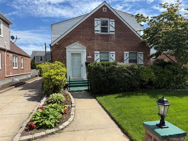 160 Albermarle Avenue, Valley Stream, NY 11580