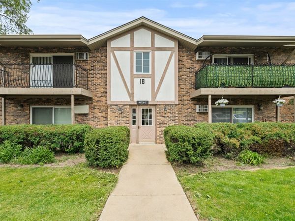 9S220 S Frontage Road , Unit 210, Willowbrook, IL 60527