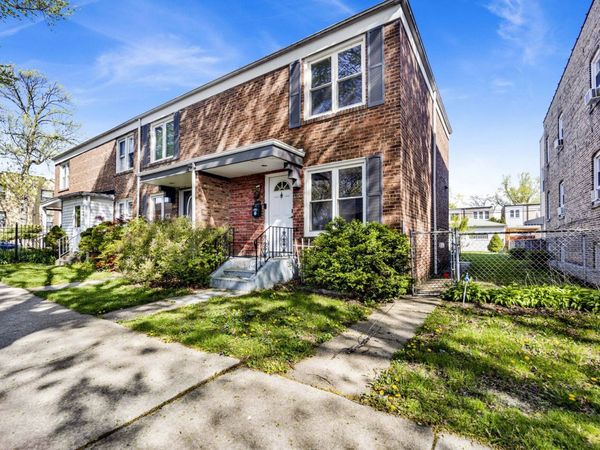 3752 W Cornelia Avenue, Chicago, IL 60618