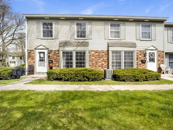 1678 Trowbridge Court , Unit B, Wheaton, IL 60189