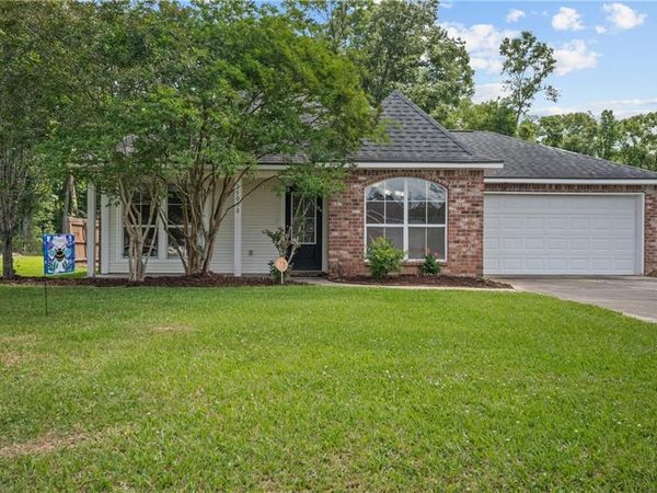 35038 NAPOLEON Drive, Denham Springs, LA 70706