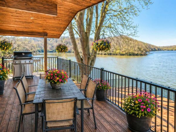 12407 Oak Lodge Lane NE, Rochester, MN 55906