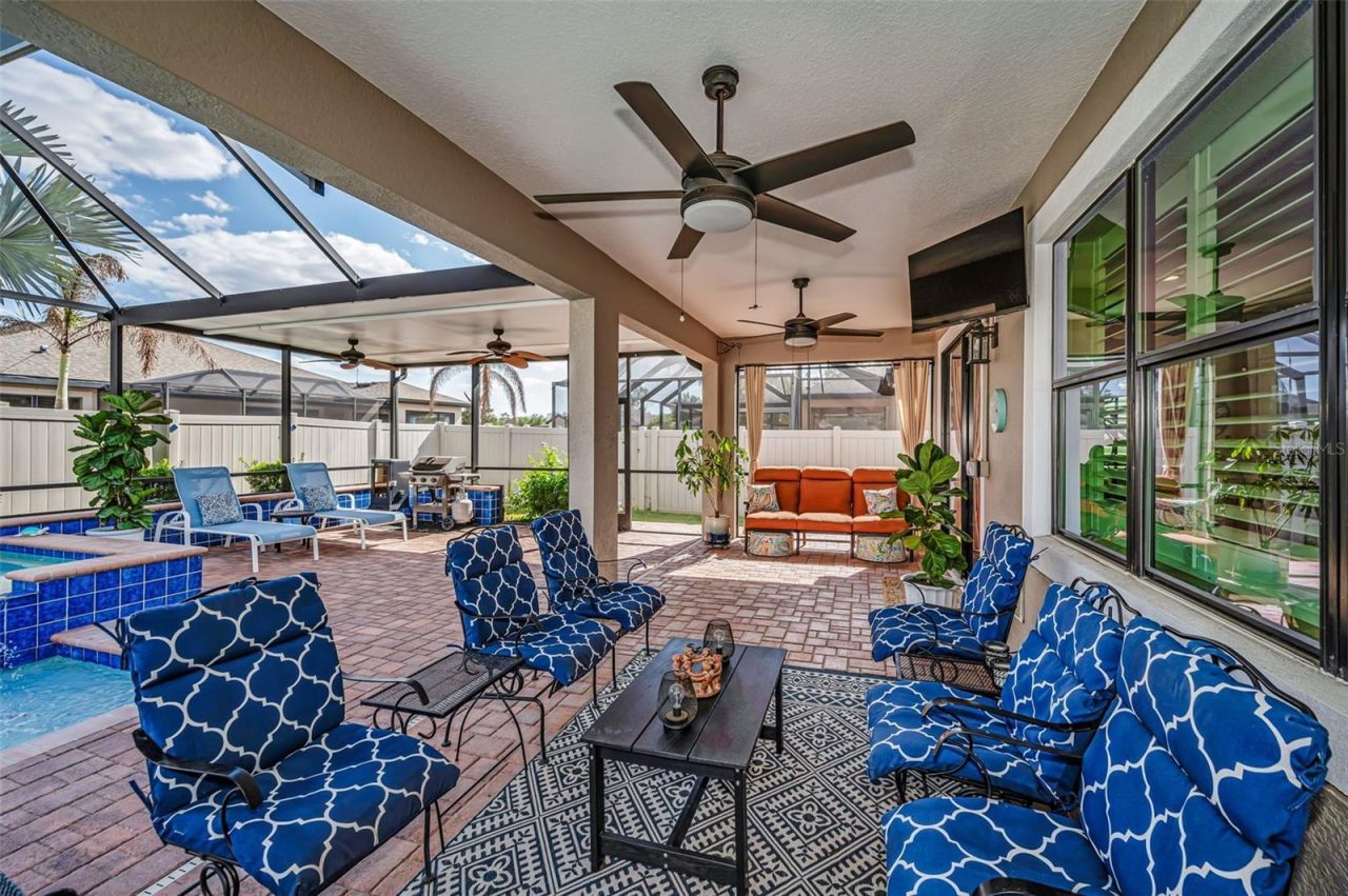 8449 Bluevine Sky Drive, Land O Lakes, FL 34637 Photo