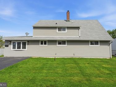 7 WILDFLOWER ROAD, LEVITTOWN, PA 19057