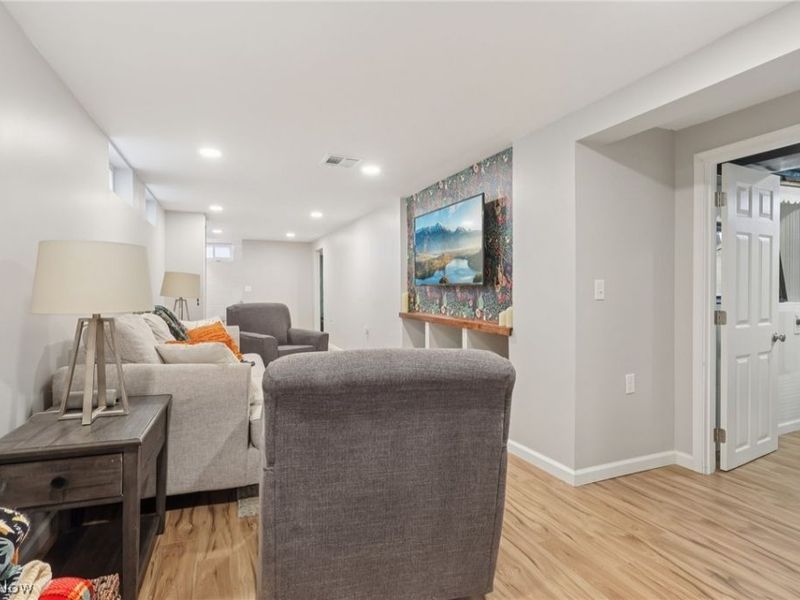 162 N Hawkins Avenue , Akron, OH 44313 Photo 29