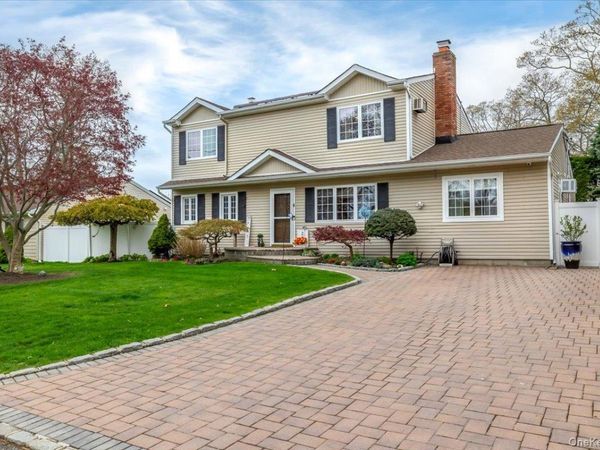 28 Cherokee Avenue , West Islip, NY 11795