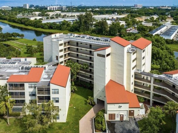 2314 S Cypress Bend Drive, Unit 313, Pompano Beach, FL 33069