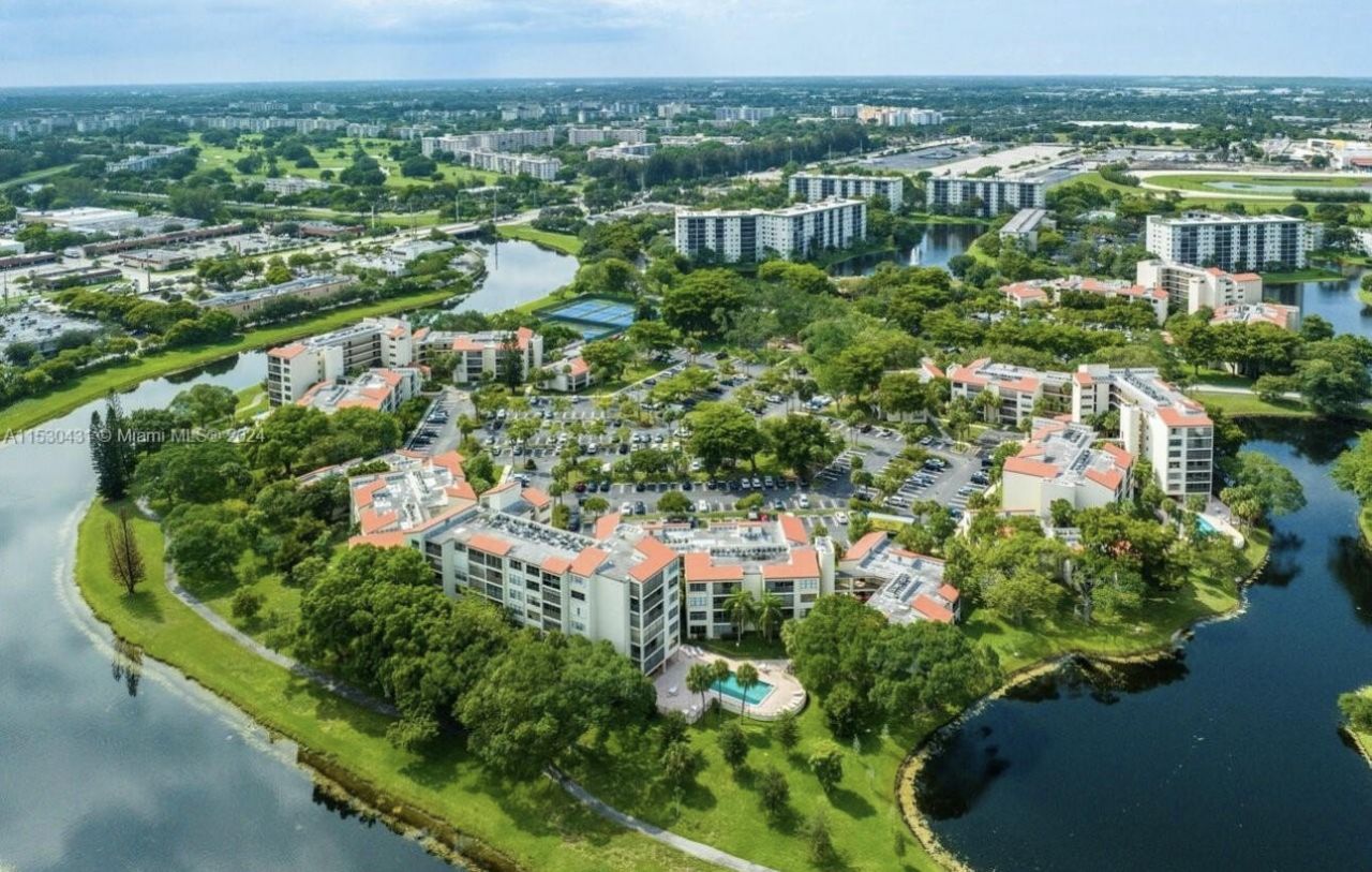 2314 S Cypress Bend Drive, Unit 313, Pompano Beach, FL 33069 Photo