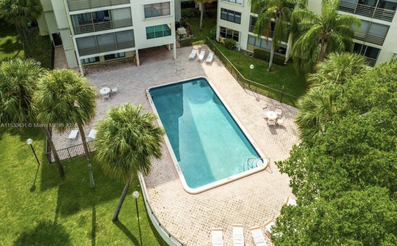 2314 S Cypress Bend Drive, Unit 313, Pompano Beach, FL 33069 Photo