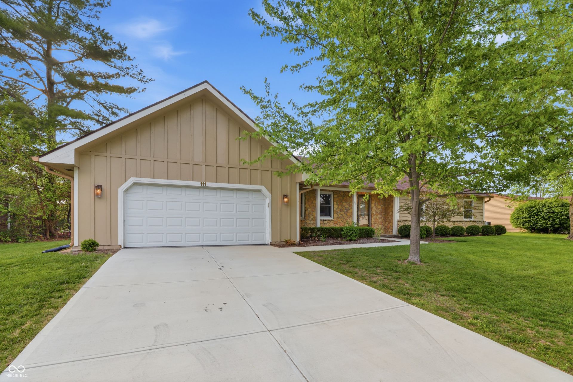111 Glenwood Lane, Fishers, IN 46038 Main Photo