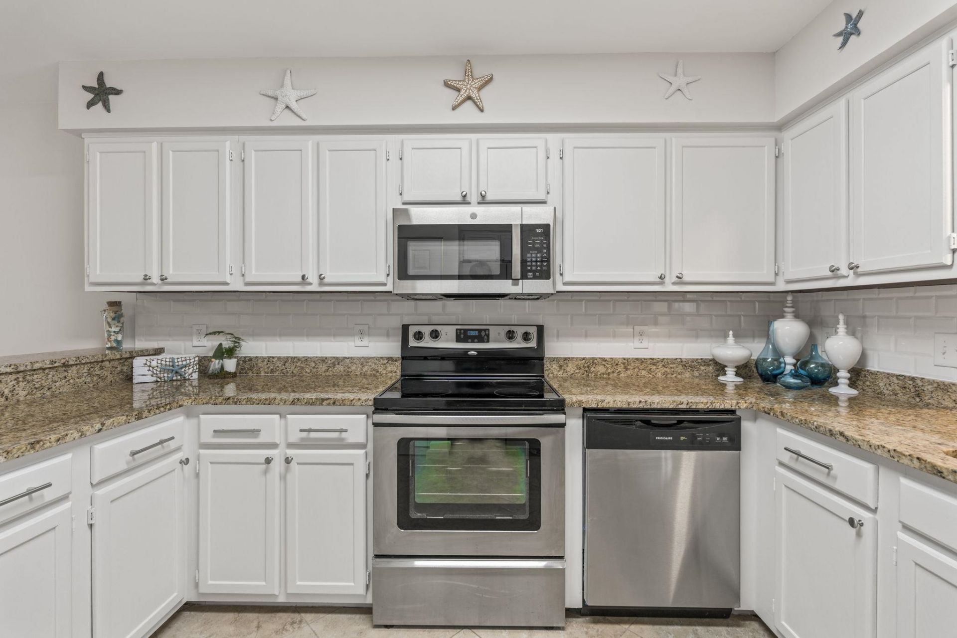 4285 Parkway Ln. Photo 10